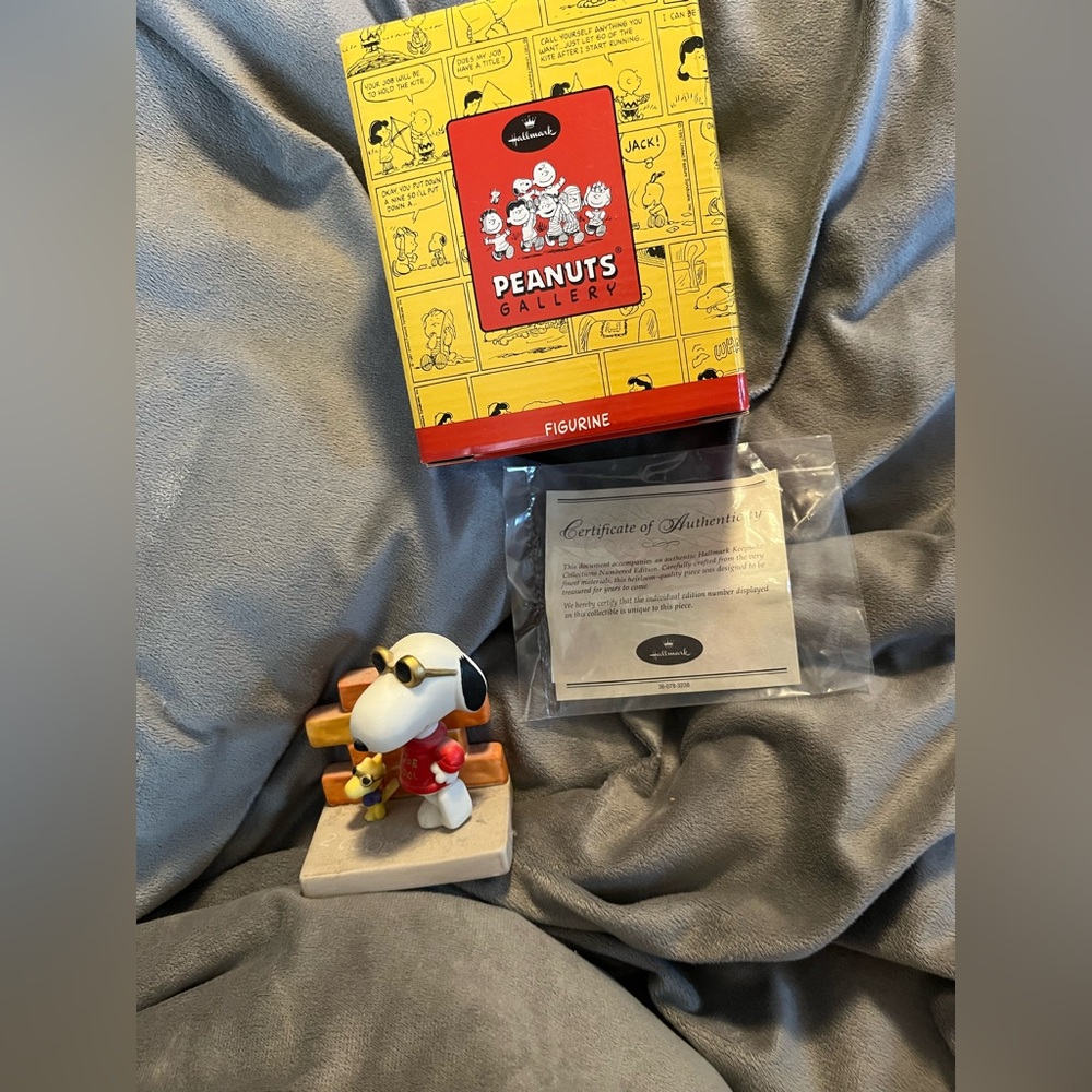 Hallmark Peanuts Gallery Snoopy Figurine - Red and White